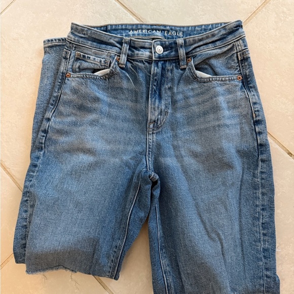 GUC Distressed American Eagle Jeans Size 2 High Rise Mom Jeans - Picture 2 of 8